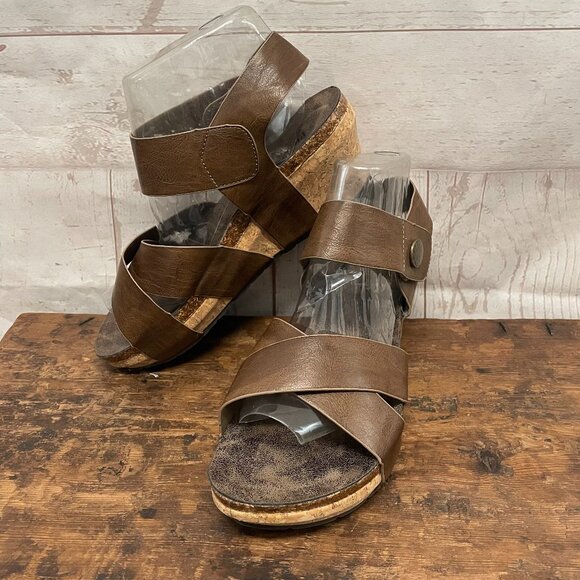 Pierre Dumas Chantal Wedge Sandals - Picture 2 of 8